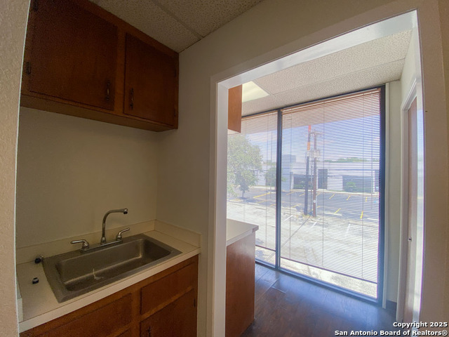 Listing photo id 14 for 12521 Nacogdoches 203