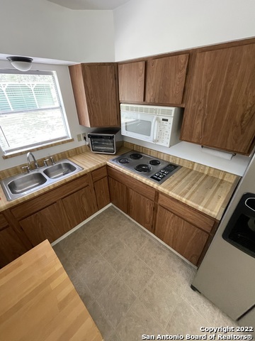 Listing photo id 9 for 27631 Timberline
