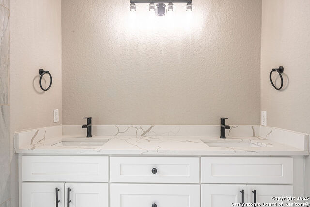 Listing photo id 8 for 1118 Saint James