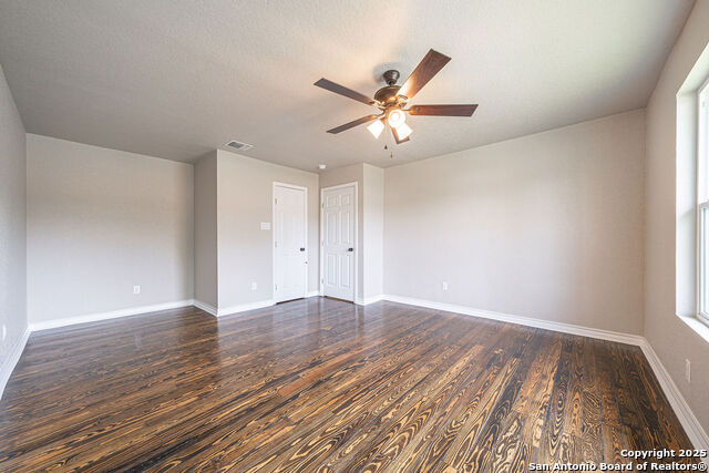 Listing photo id 11 for 1118 Saint James