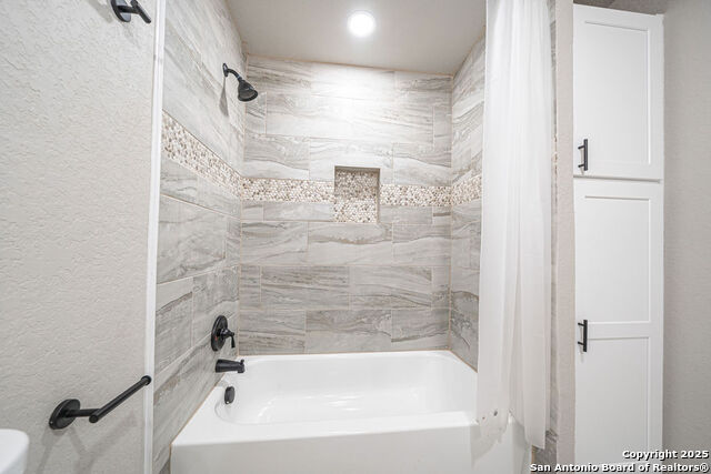 Listing photo id 14 for 1118 Saint James