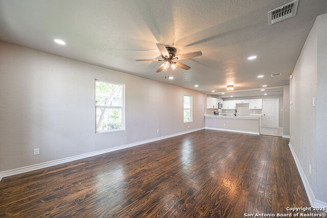 Listing photo id 0 for 1118 Saint James