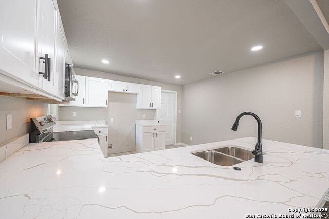 Listing photo id 2 for 1118 Saint James