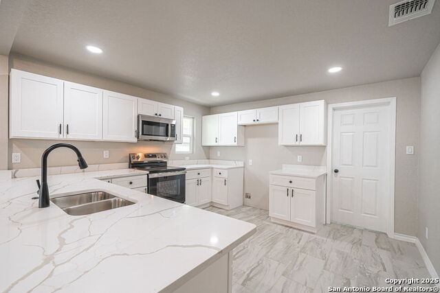 Listing photo id 3 for 1118 Saint James