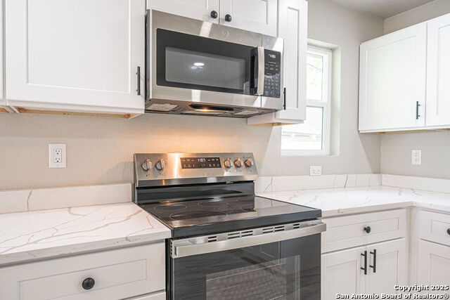 Listing photo id 4 for 1118 Saint James