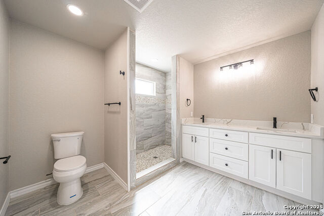 Listing photo id 7 for 1118 Saint James