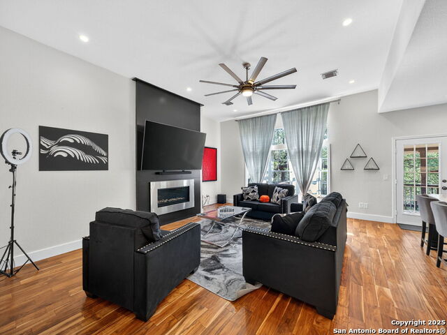 Image 8 of 38 For 8702 Drayton