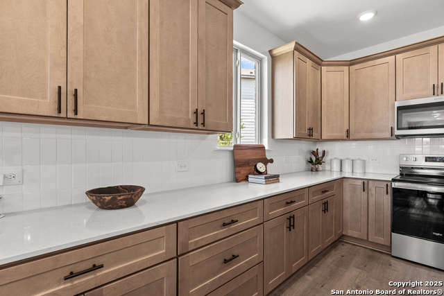 Image 12 of 29 For 423 Nightingale Avenue