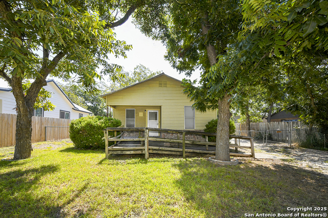 Details for 242 Austin St. E, New Braunfels, TX 78130
