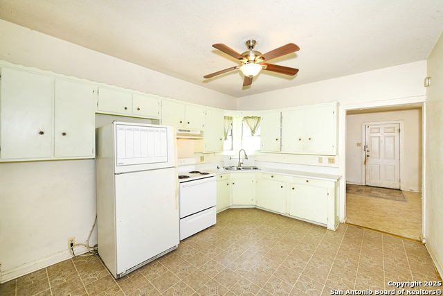 Image 10 of 28 For 242 Austin St. E