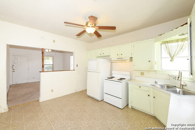 Image 12 of 28 For 242 Austin St. E