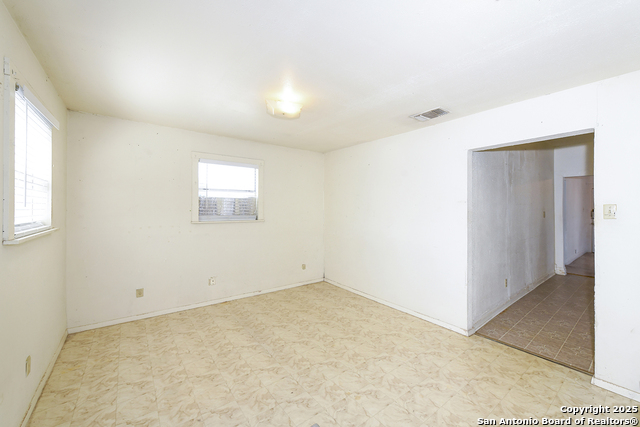 Image 15 of 28 For 242 Austin St. E