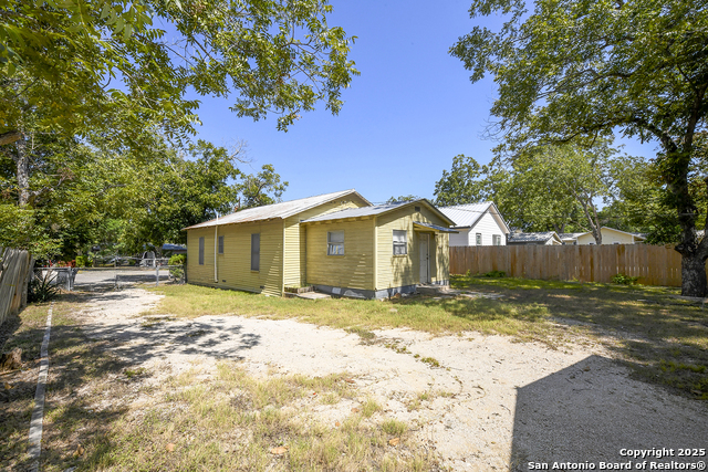 Image 23 of 28 For 242 Austin St. E