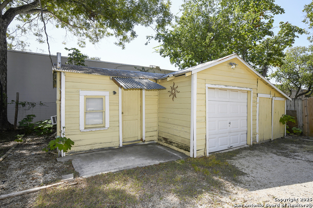 Image 25 of 28 For 242 Austin St. E