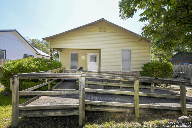 Image 4 of 28 For 242 Austin St. E