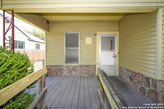 Image 5 of 28 For 242 Austin St. E