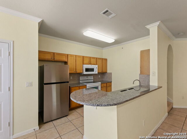 Image 10 of 28 For 6160 Eckhert  Apt 6