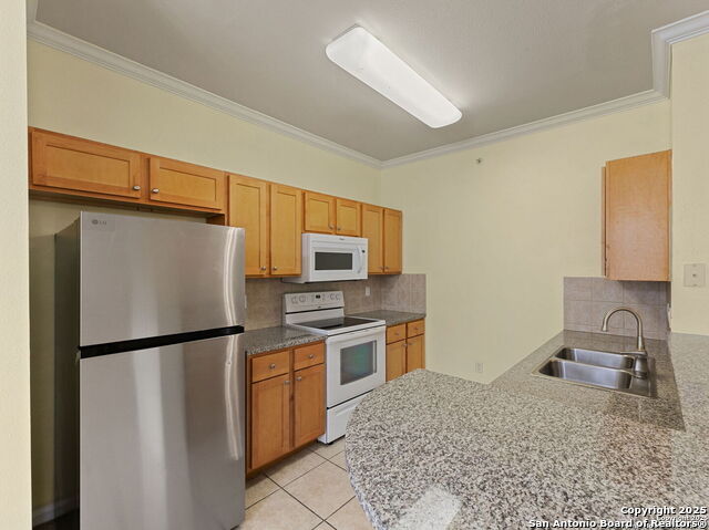 Image 11 of 28 For 6160 Eckhert  Apt 6