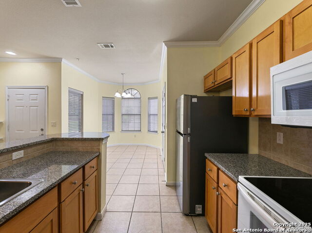 Image 12 of 28 For 6160 Eckhert  Apt 6