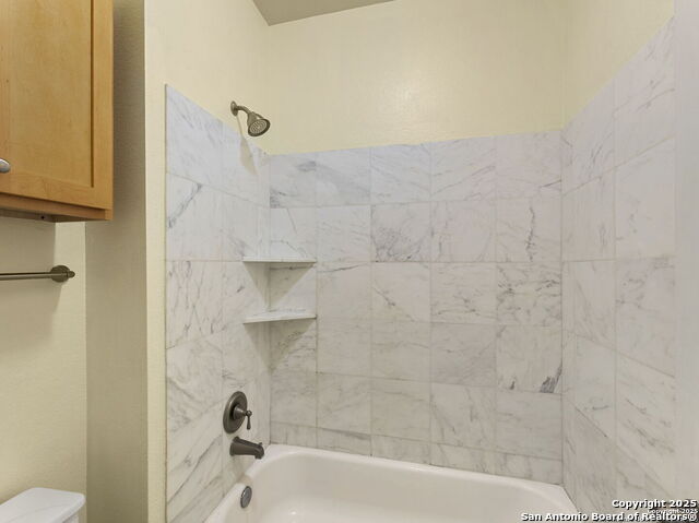 Image 18 of 28 For 6160 Eckhert  Apt 6