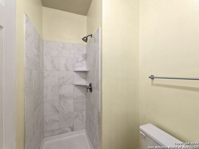 Image 22 of 28 For 6160 Eckhert  Apt 6