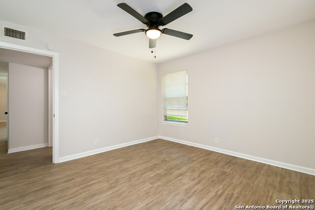 Listing photo id 9 for 443 Senova