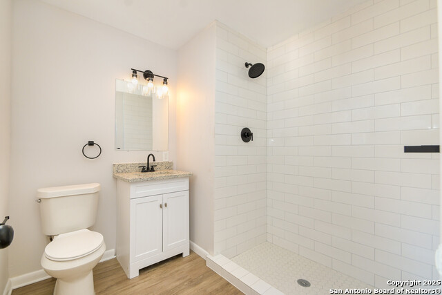 Listing photo id 12 for 443 Senova