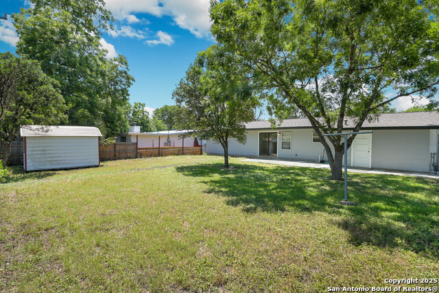Listing photo id 14 for 443 Senova