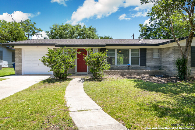 Listing photo id 0 for 443 Senova