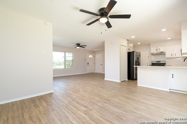 Listing photo id 4 for 443 Senova