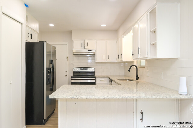 Listing photo id 5 for 443 Senova