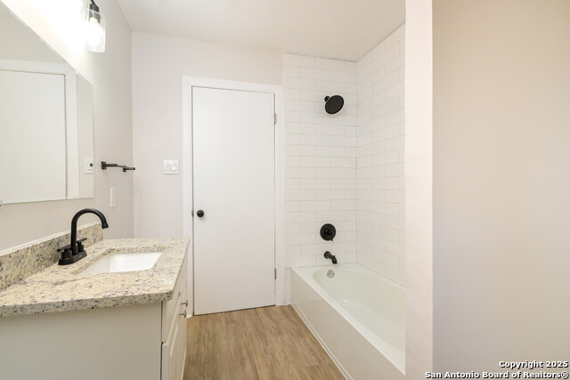 Listing photo id 7 for 443 Senova