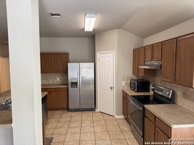 Listing photo id 8 for 15815 Hastings