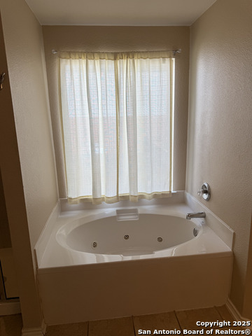 Listing photo id 16 for 15815 Hastings