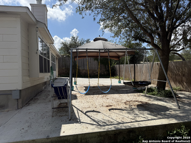 Listing photo id 2 for 15815 Hastings