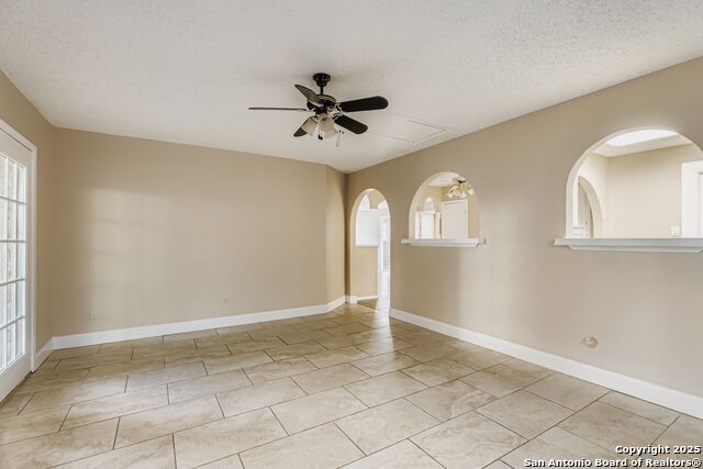 Listing photo id 10 for 6207 Pancho Villa