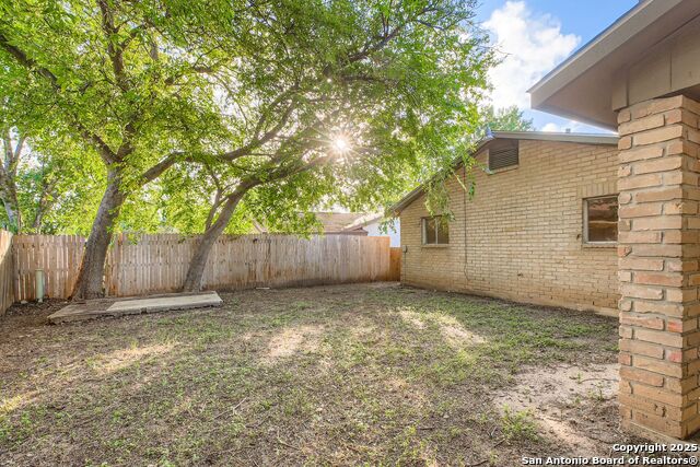 Listing photo id 23 for 6207 Pancho Villa