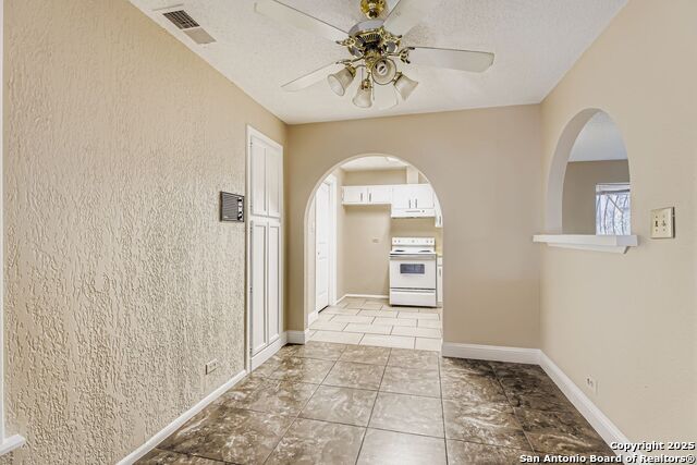 Listing photo id 4 for 6207 Pancho Villa
