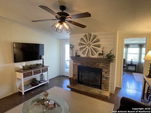 Listing photo id 4 for 251 County Road 246