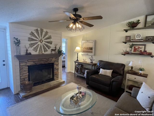 Listing photo id 5 for 251 County Road 246