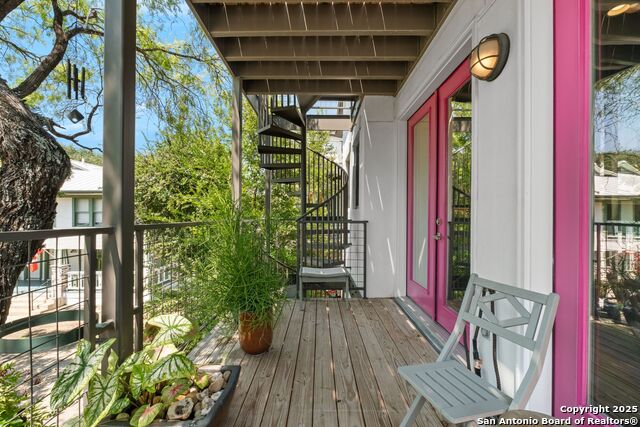 Image 34 of 43 For 730 Josephine St E