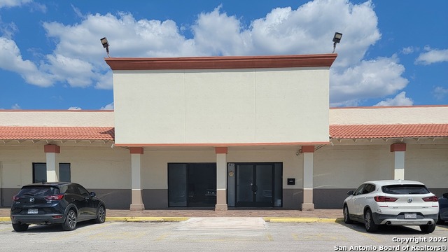 Listing photo id 9 for 4445 Walzem  