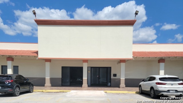 Listing photo id 6 for 4445 Walzem  