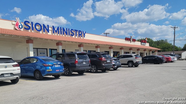 Listing photo id 7 for 4445 Walzem  