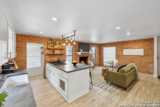 Image 10 of 32 For 116 College  