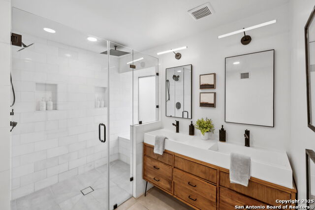 Image 21 of 32 For 116 College  