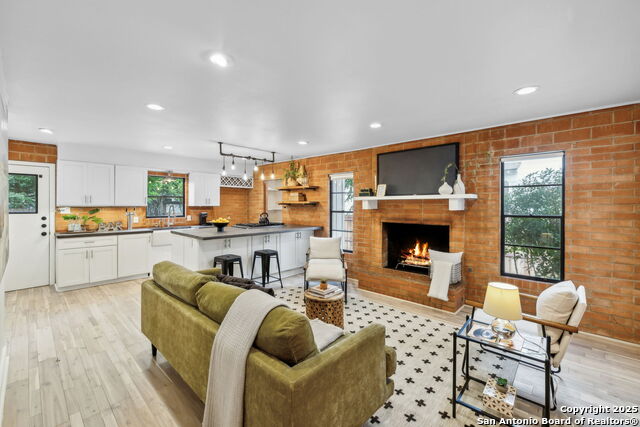 Image 4 of 32 For 116 College  