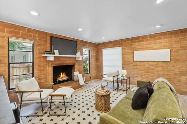 Image 6 of 32 For 116 College  