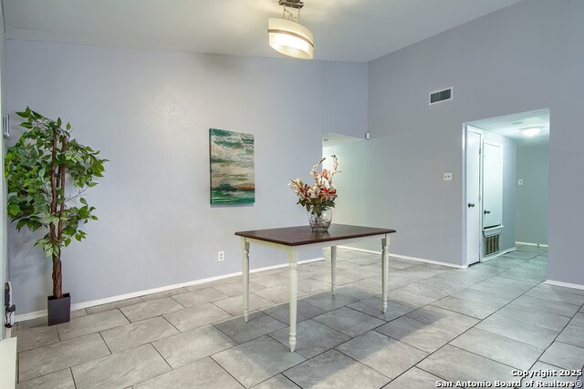 Image 15 of 37 For 3409 Morning Dr