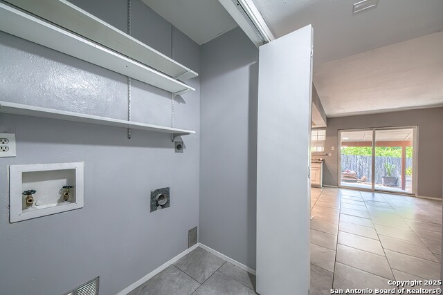 Image 25 of 37 For 3409 Morning Dr